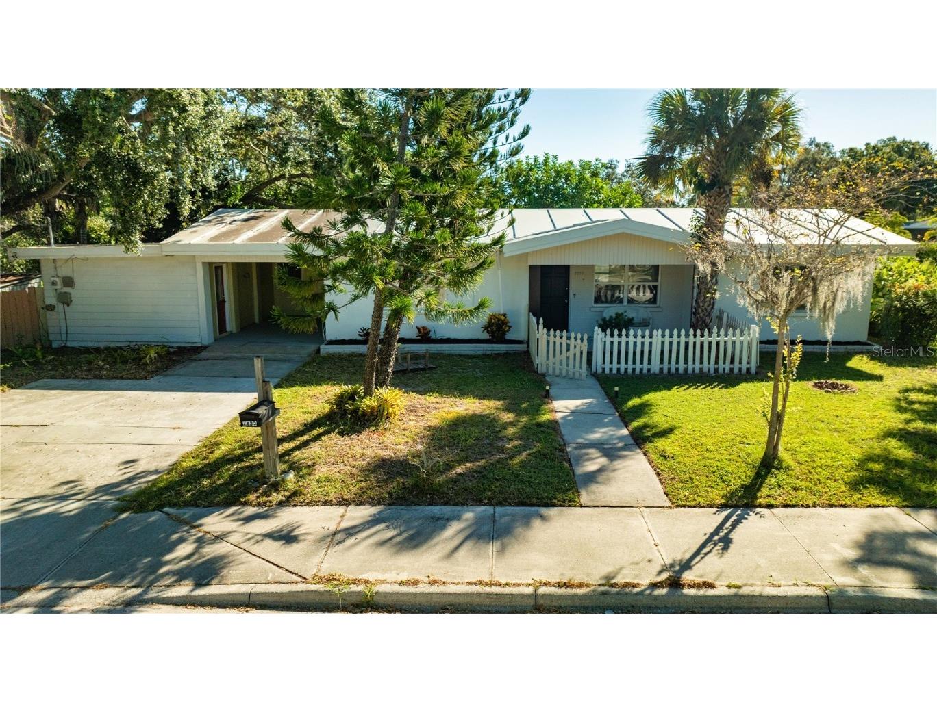 2695 S East Avenue Sarasota FL 34239 A4669217 image1