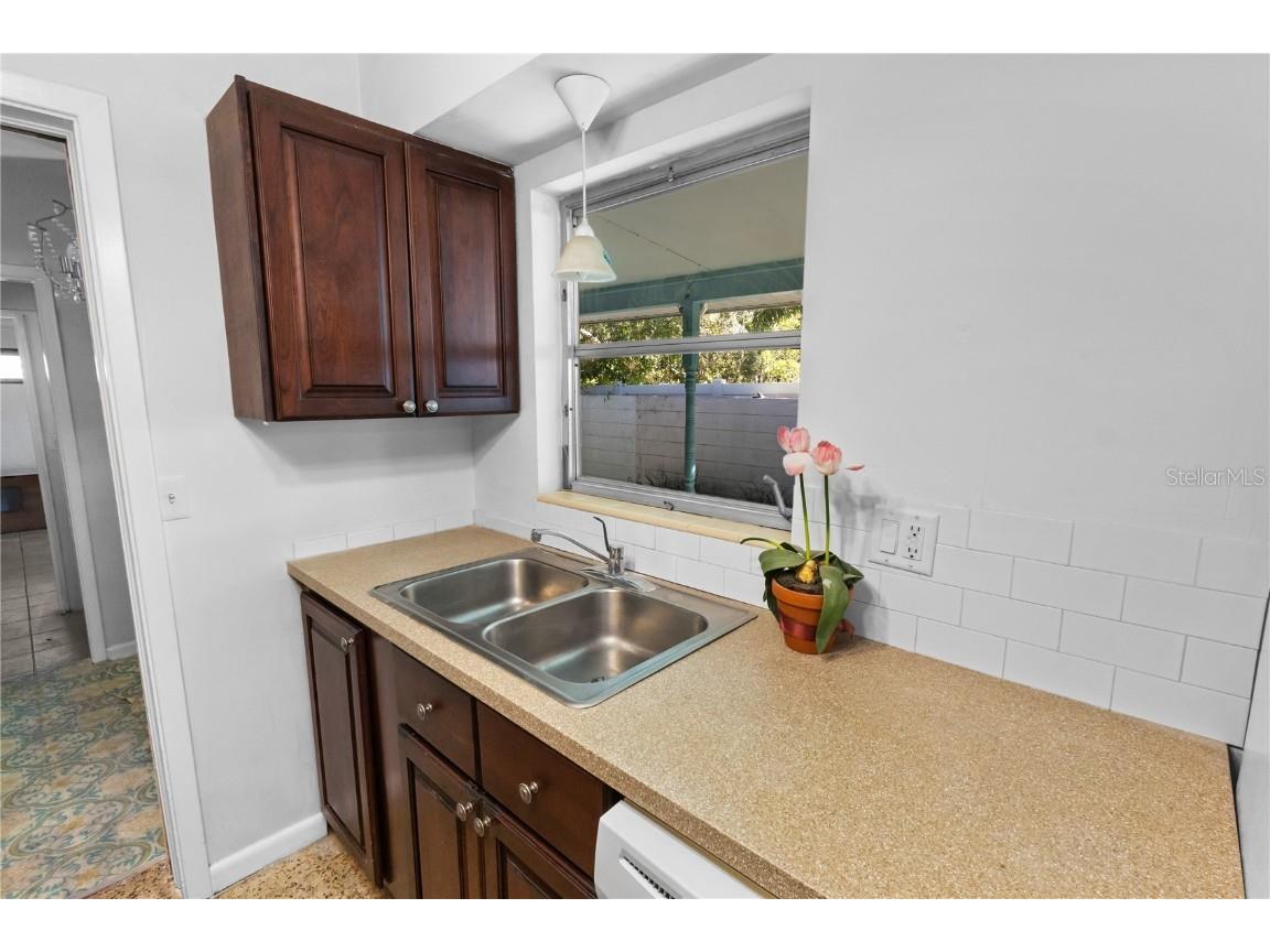 2695 S East Avenue Sarasota FL 34239 A4669217 image11