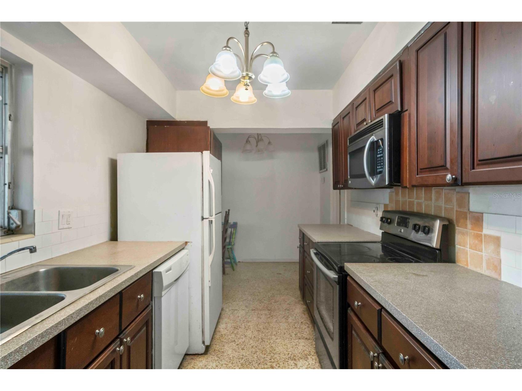 2695 S East Avenue Sarasota FL 34239 O6391028 image3