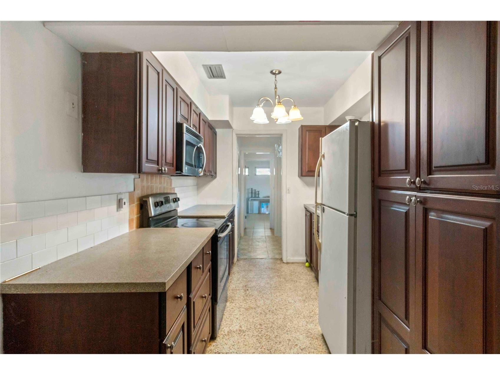 2695 S East Avenue Sarasota FL 34239 O6391028 image6