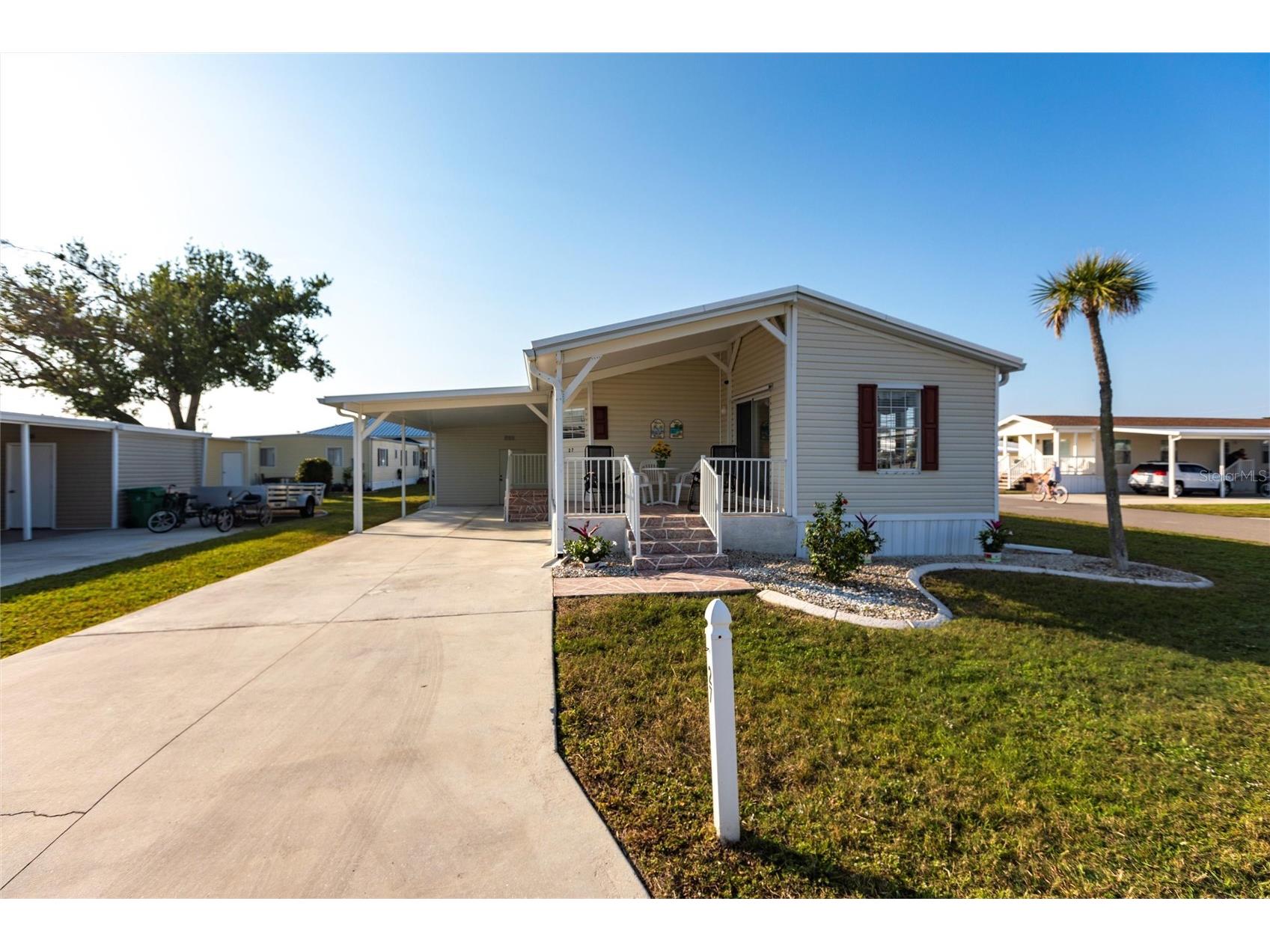 27 N Manatee Loop Punta Gorda FL 33950 C7520024 image1