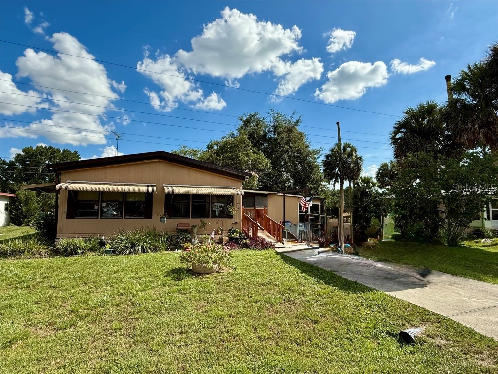 27 Robin Road Wildwood FL 34785 - LAKE OKAHUMPKA G5096194 image1