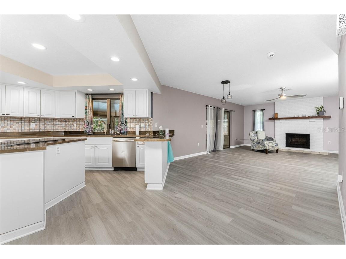 270 W Tarpon Boulevard NW Port Charlotte FL 33952 C7516058 image18