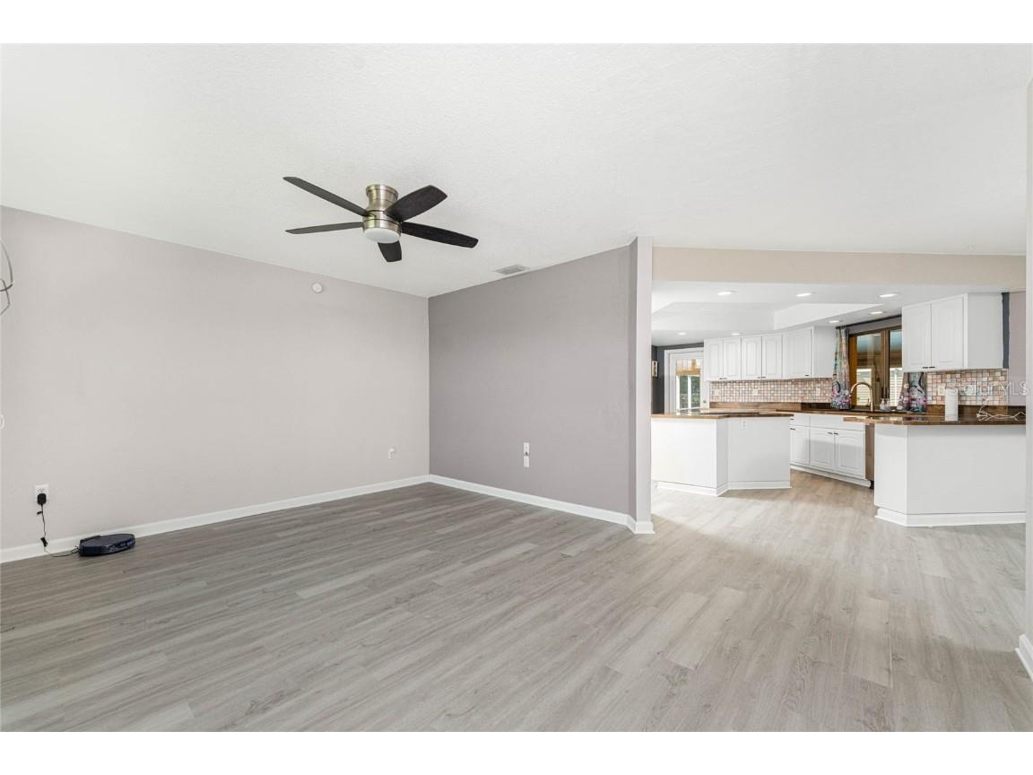 270 W Tarpon Boulevard NW Port Charlotte FL 33952 C7516058 image5