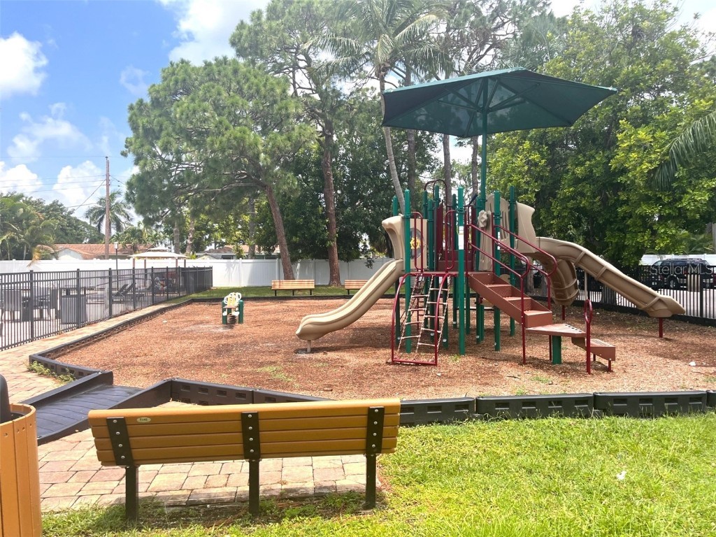 2700 Coconut Bay Lane #1L Sarasota FL 34237 A4675856 image20