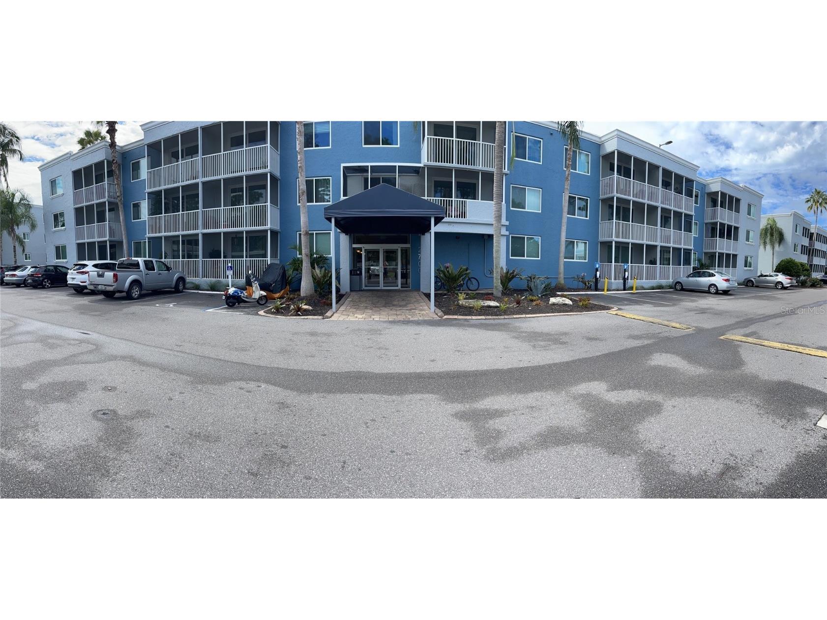 2700 Coconut Bay Ln 3c #433 Sarasota FL 34237 A4658107 image1