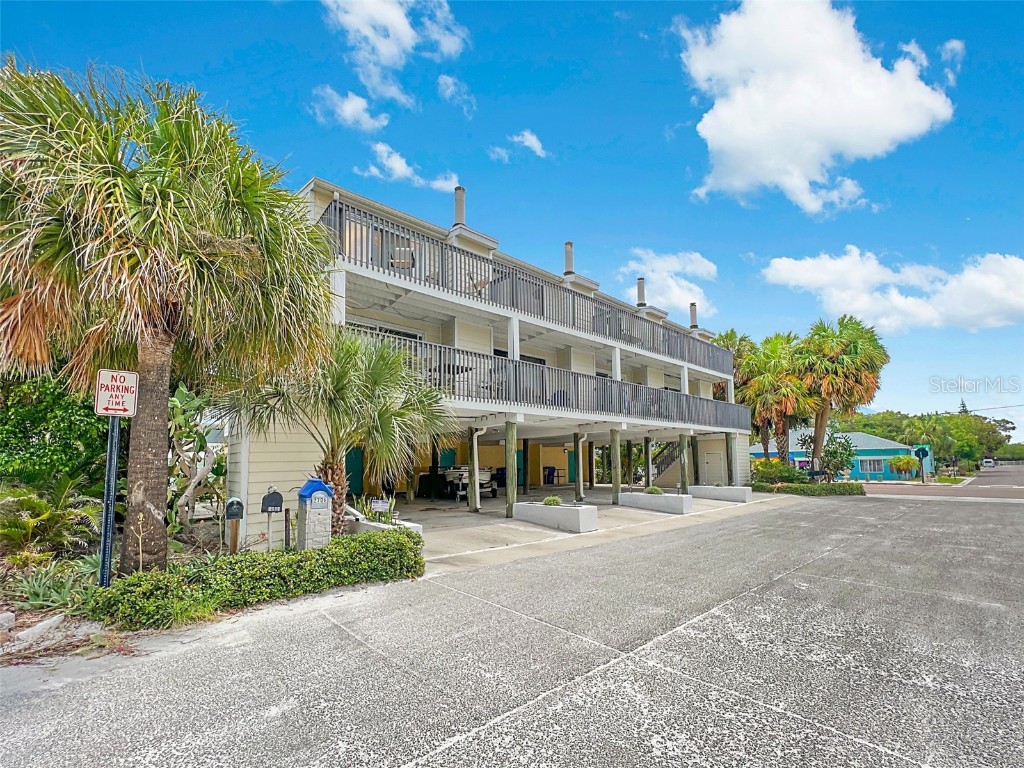 2700 Gulf Boulevard #4 Indian Rocks Beach FL 33785 U8205455 image1