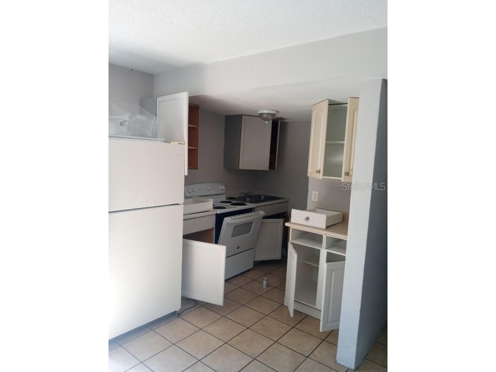 2700 Palmadelia Avenue Sarasota FL 34234 A4669620 image2