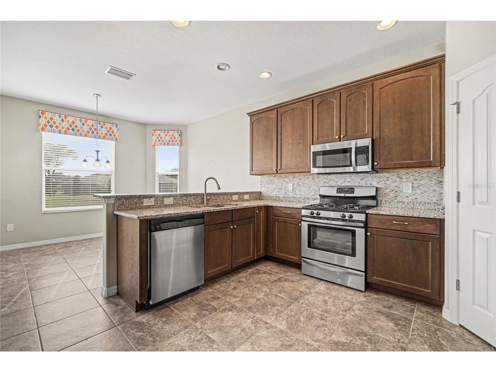 27014 Camerons Run Leesburg FL 34748 O6384954 image9
