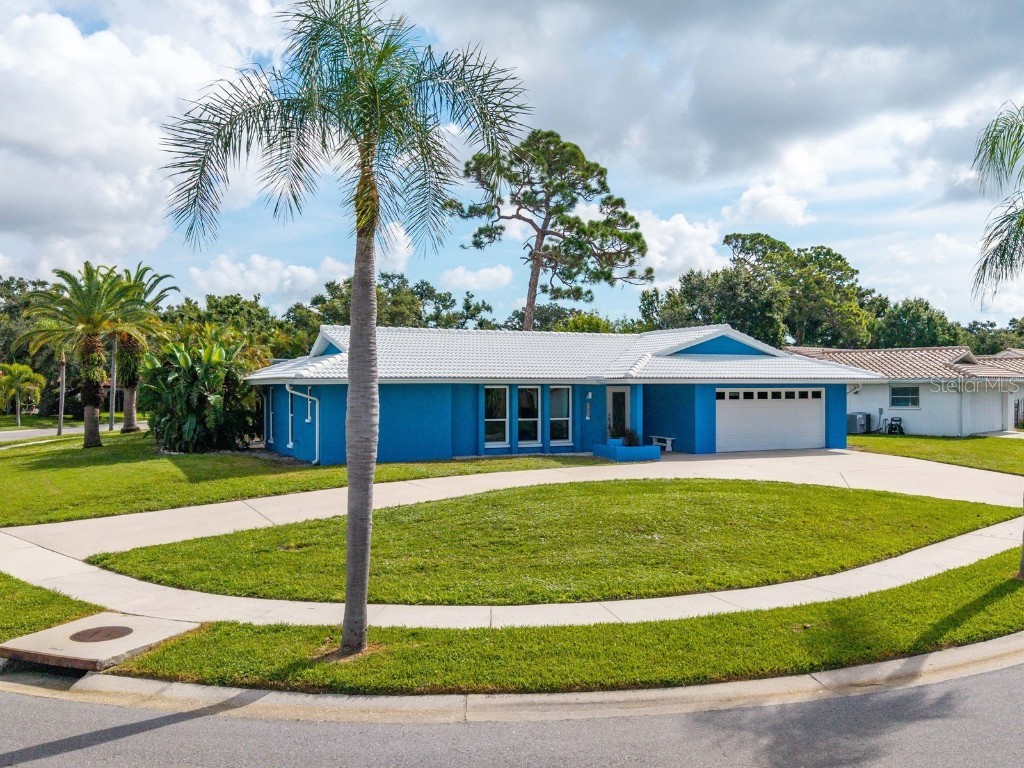 2703 Coventry Drive Sarasota FL 34231 A4660457 image1