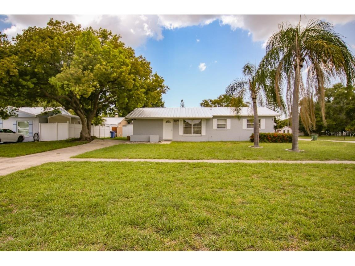 2704 34th Street W Bradenton FL 34205 A4618144 image1