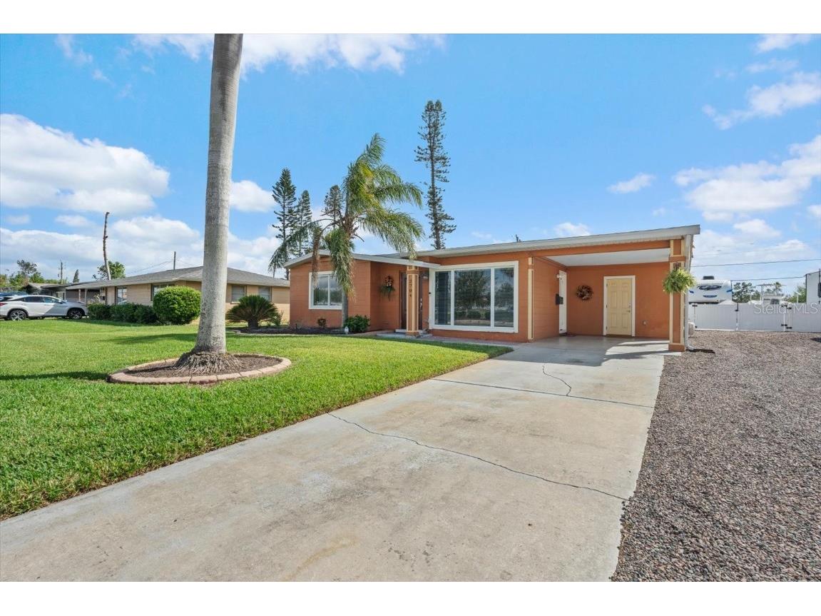 2704 Bayshore Gardens Parkway Bradenton FL 34207 A4626454 image1