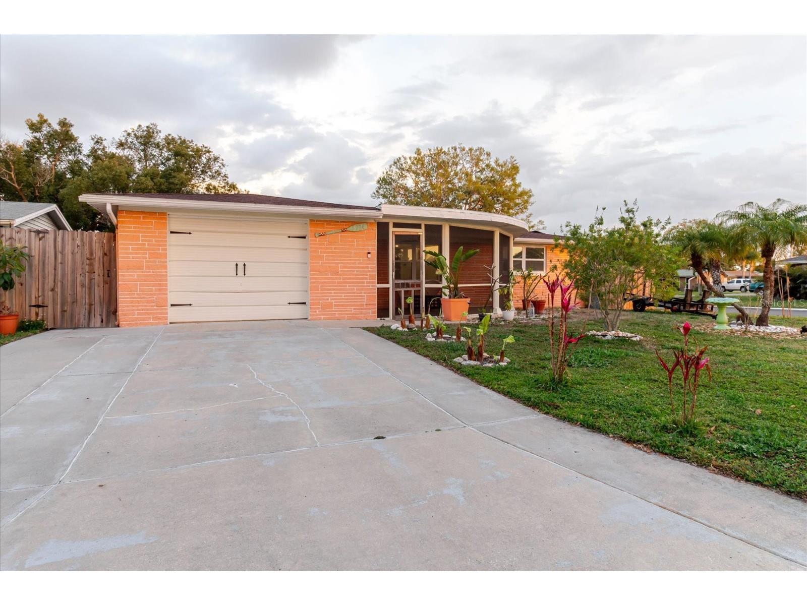 2704 Lawn Place Holiday FL 34691 TB8484146 image2