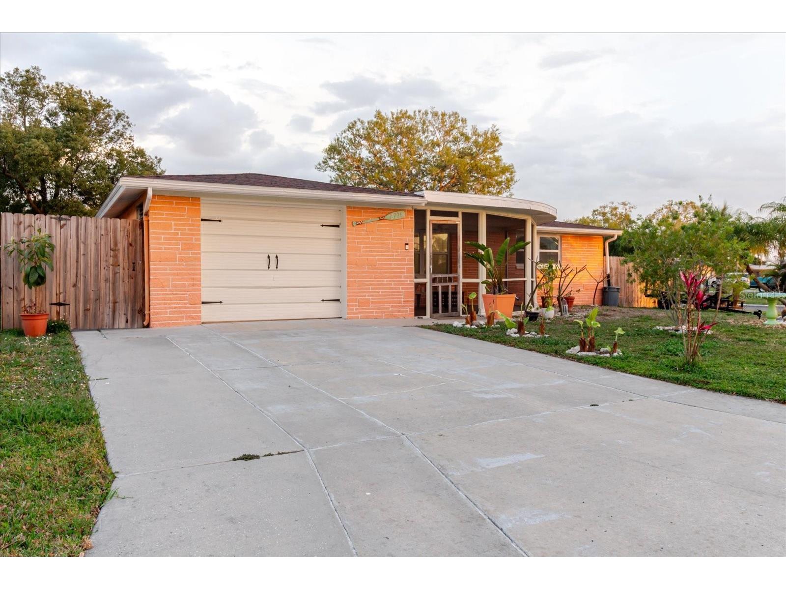 2704 Lawn Place Holiday FL 34691 TB8484146 image3