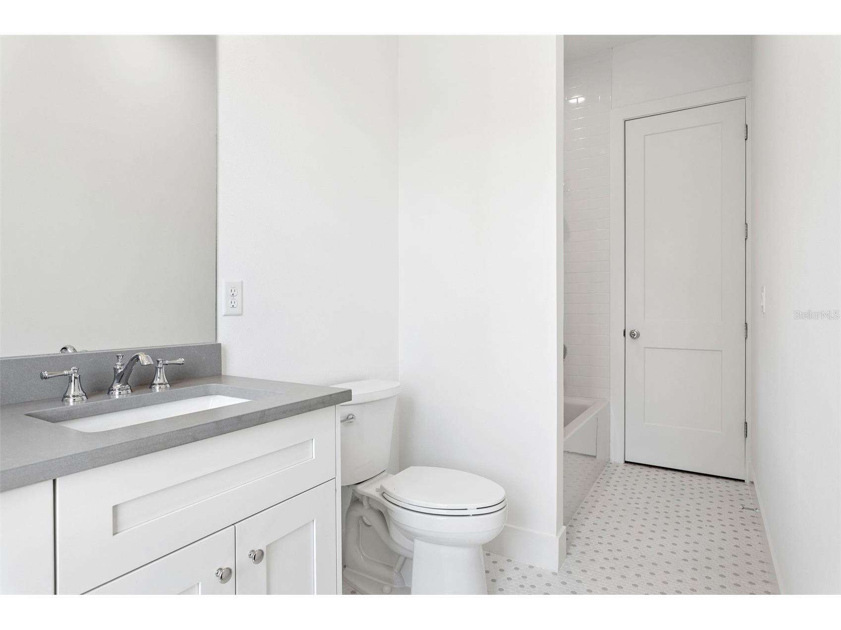 2704 W Tyson Avenue Tampa FL 33611 TB8480861 image32