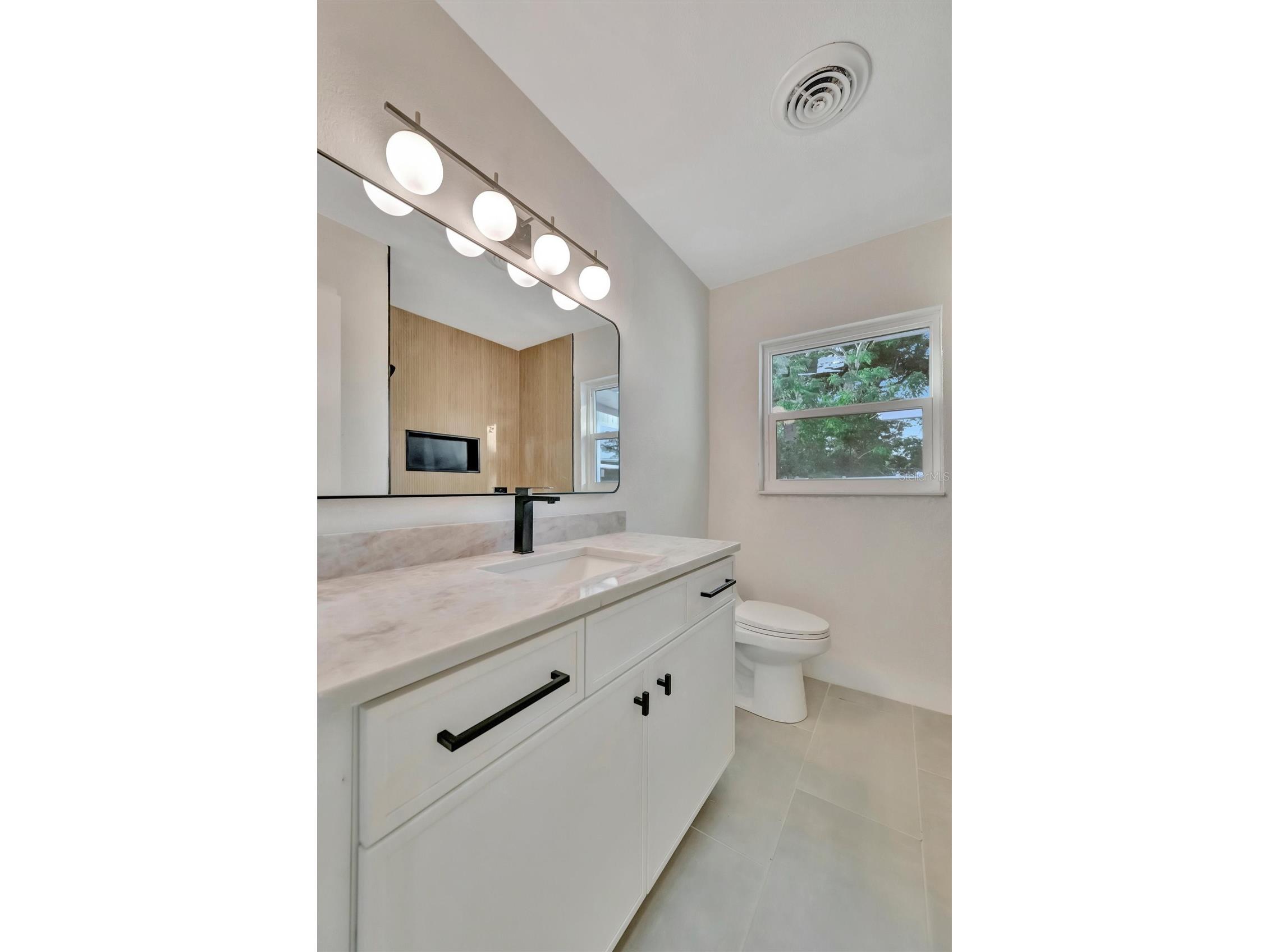 2705 Sunnyside Street Sarasota FL 34239 A4695026 image16