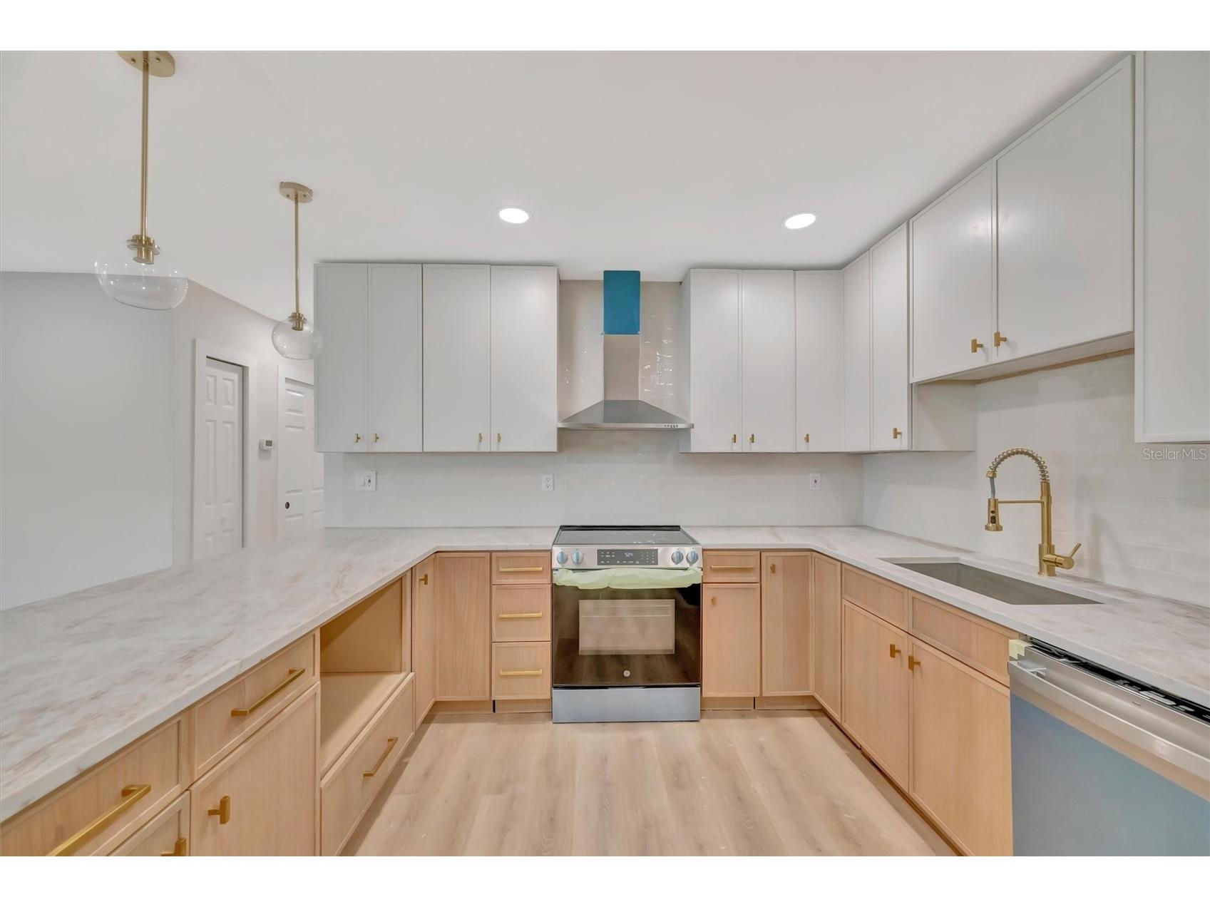 2705 Sunnyside Street Sarasota FL 34239 A4695026 image8