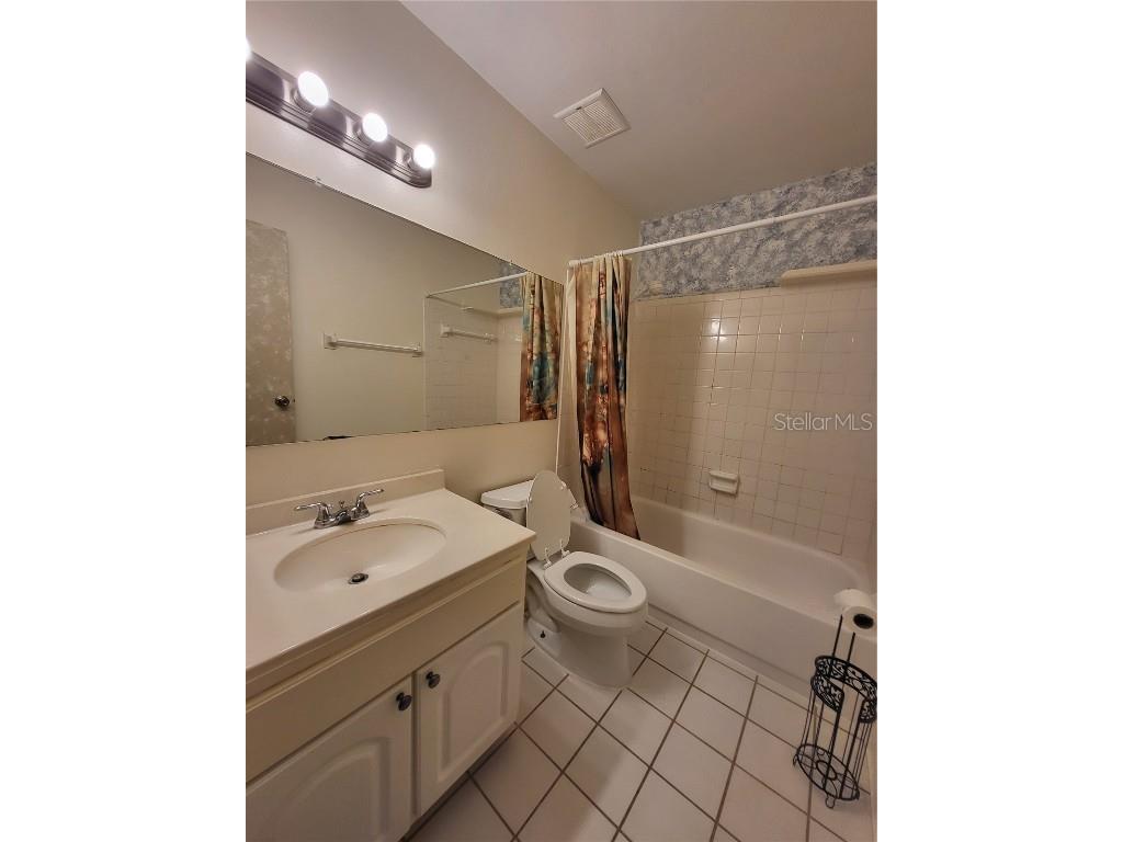 2707 Hidden Lake Boulevard #D Sarasota FL 34237 A4670963 image4