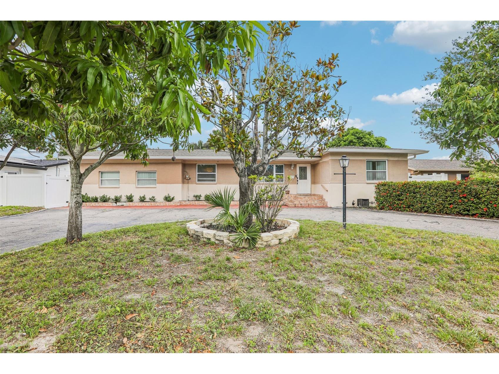 2709 49th Street N Saint Petersburg FL 33710 TB8515859 image2
