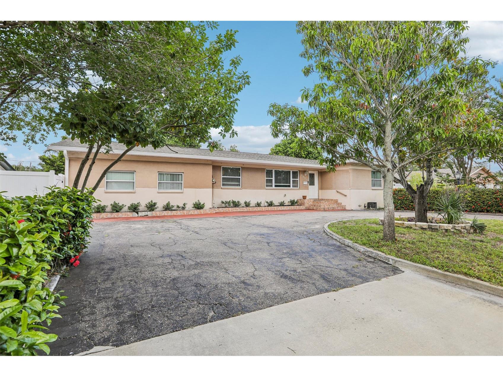 2709 49th Street N Saint Petersburg FL 33710 TB8515859 image4