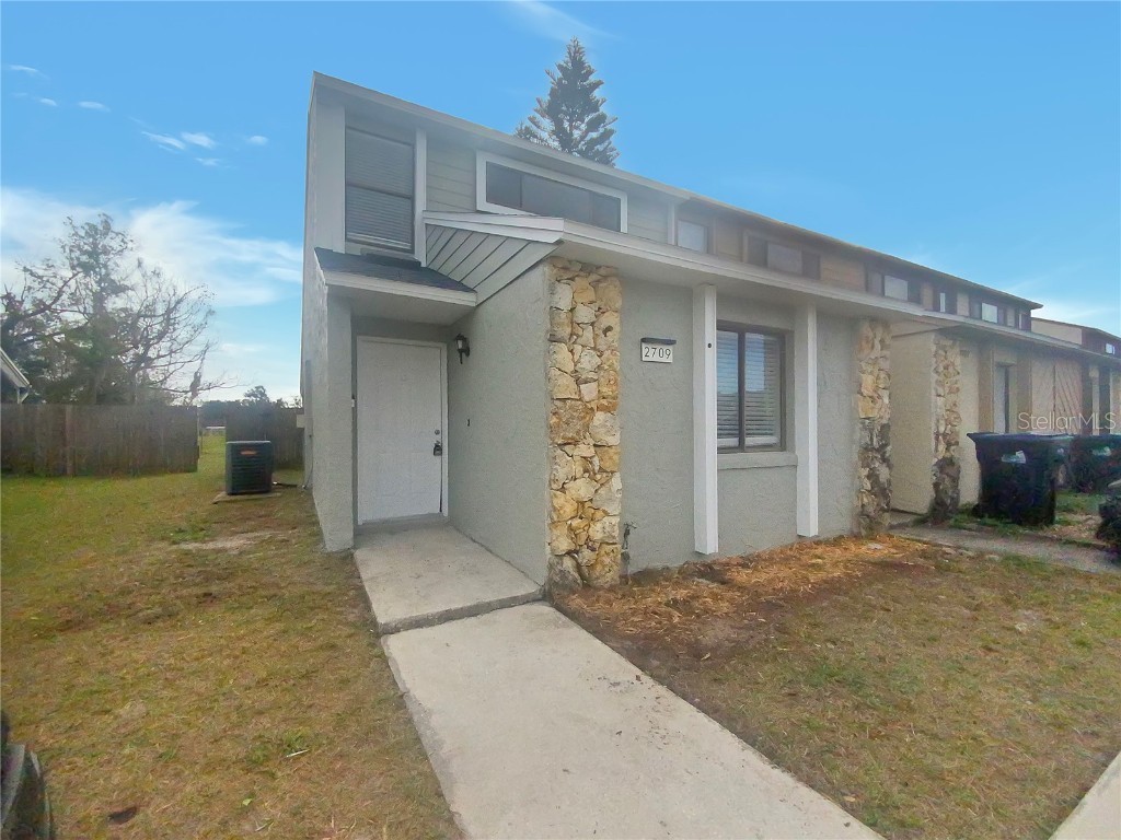 2709 Hunt Club Lane Orlando FL 32826 O6089828 image1