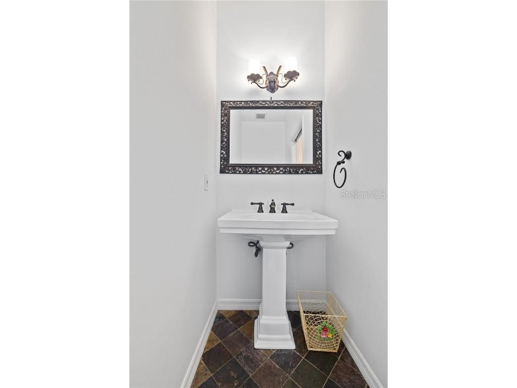 2709 W Bay Avenue Tampa FL 33611 TB8397913 image14