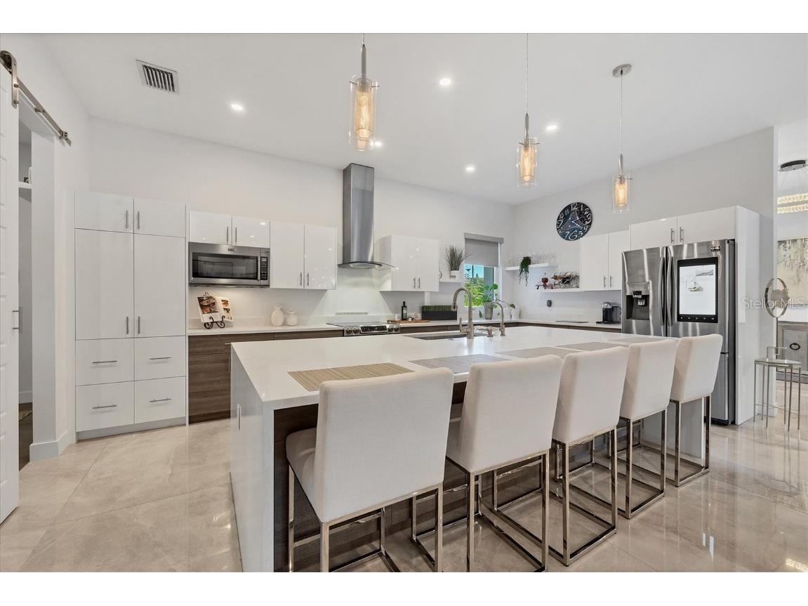 2711 Blossom Drive Sarasota FL 34239 A4669337 image10