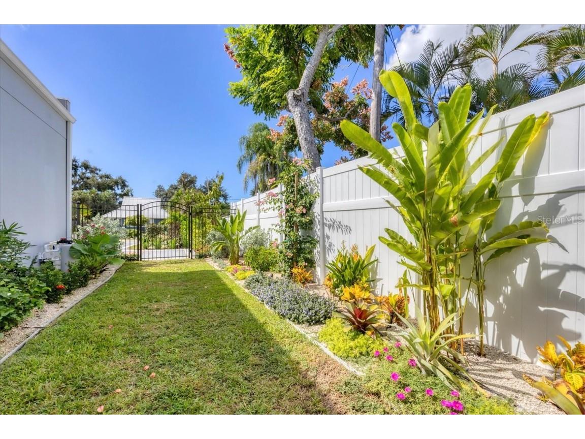 2711 Blossom Drive Sarasota FL 34239 A4669337 image44