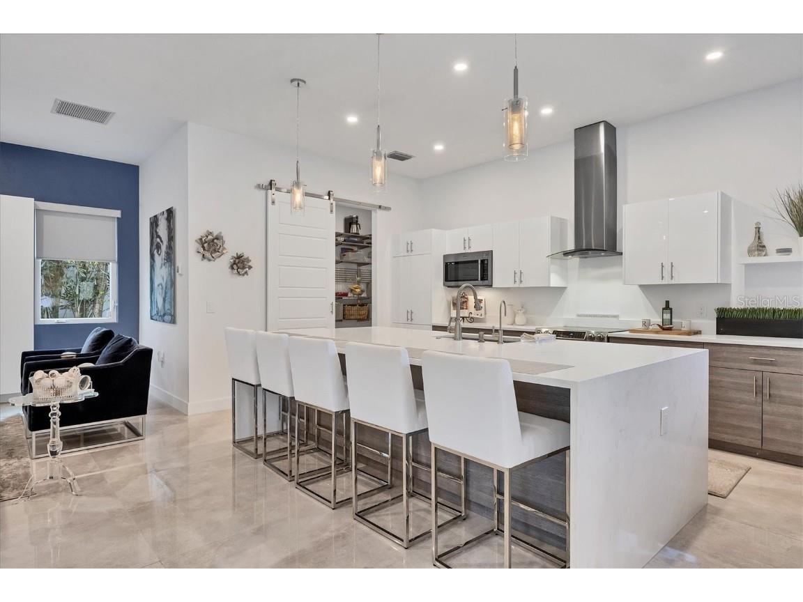 2711 Blossom Drive Sarasota FL 34239 A4669337 image7