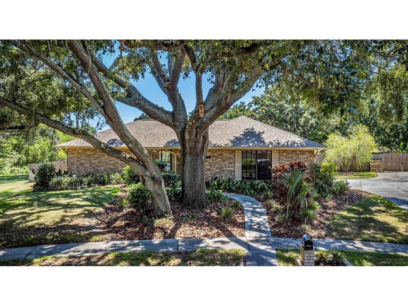 2712 Golf Heights Circle Valrico FL 33596 T3524700 image1
