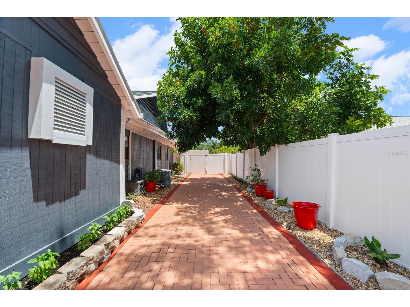 2712 Nancy Street Sarasota FL 34237 A4694325 image46
