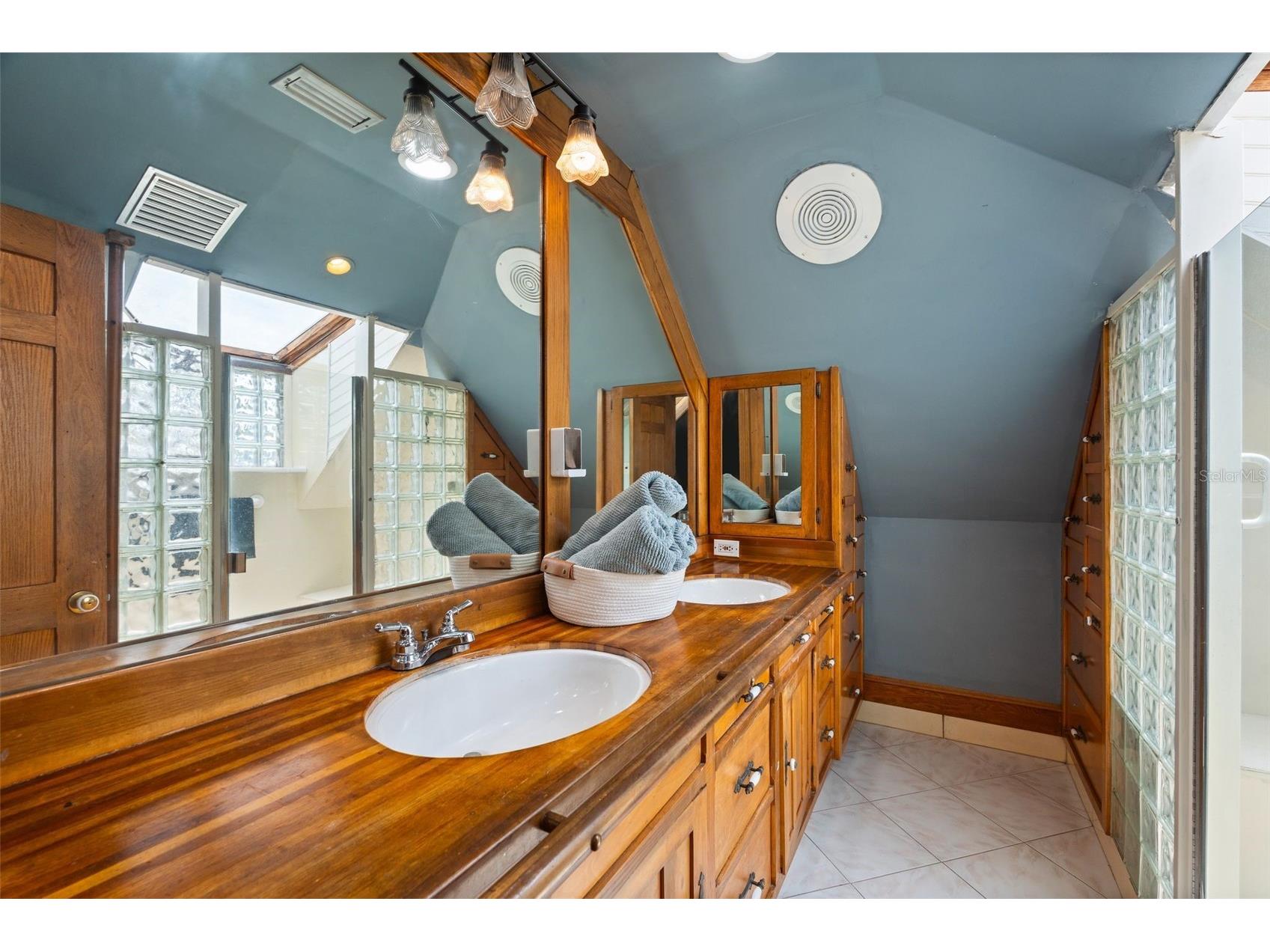 2712 Nancy Street Sarasota FL 34237 A4694325 image66