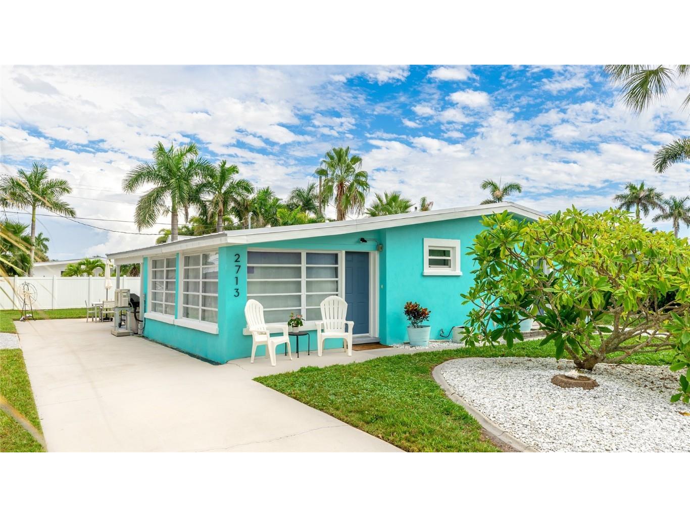 2713 Avenue C Holmes Beach FL 34217 A4669616 image1