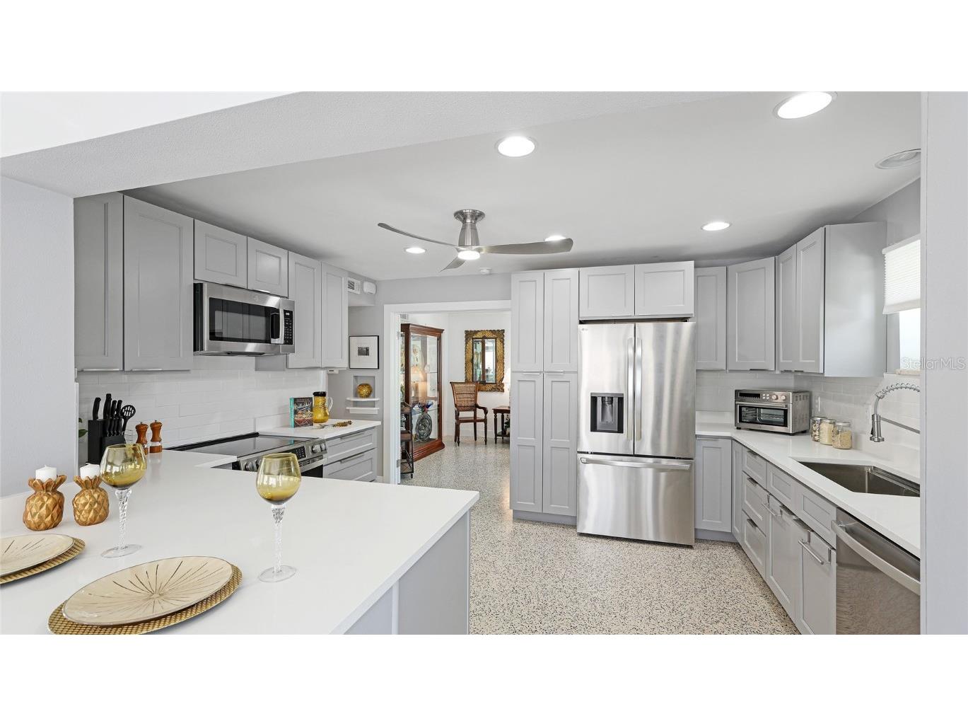 2713 Avenue C Holmes Beach FL 34217 A4669616 image5