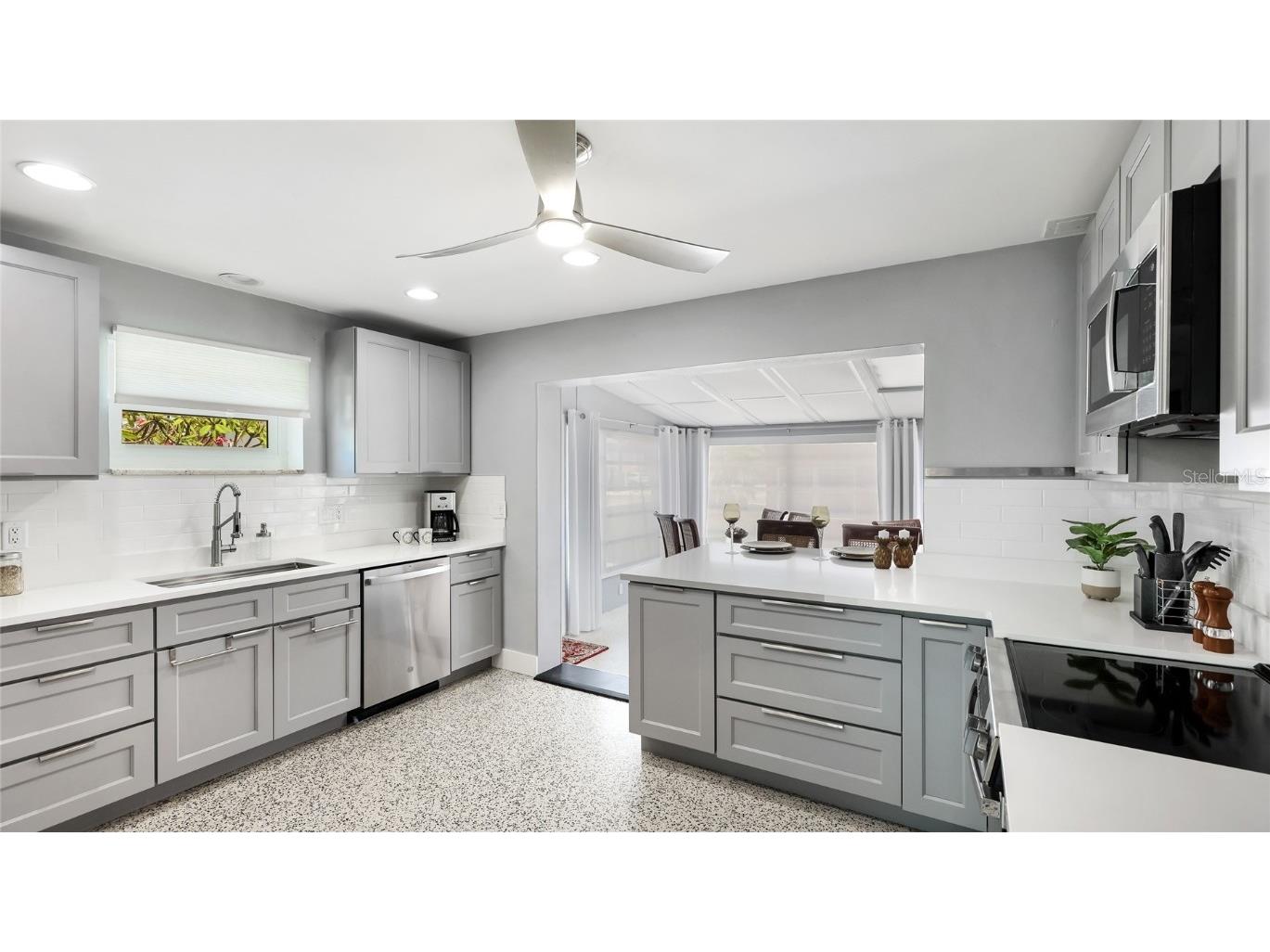 2713 Avenue C Holmes Beach FL 34217 A4669616 image6