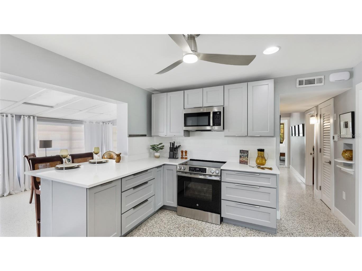 2713 Avenue C Holmes Beach FL 34217 A4669616 image7