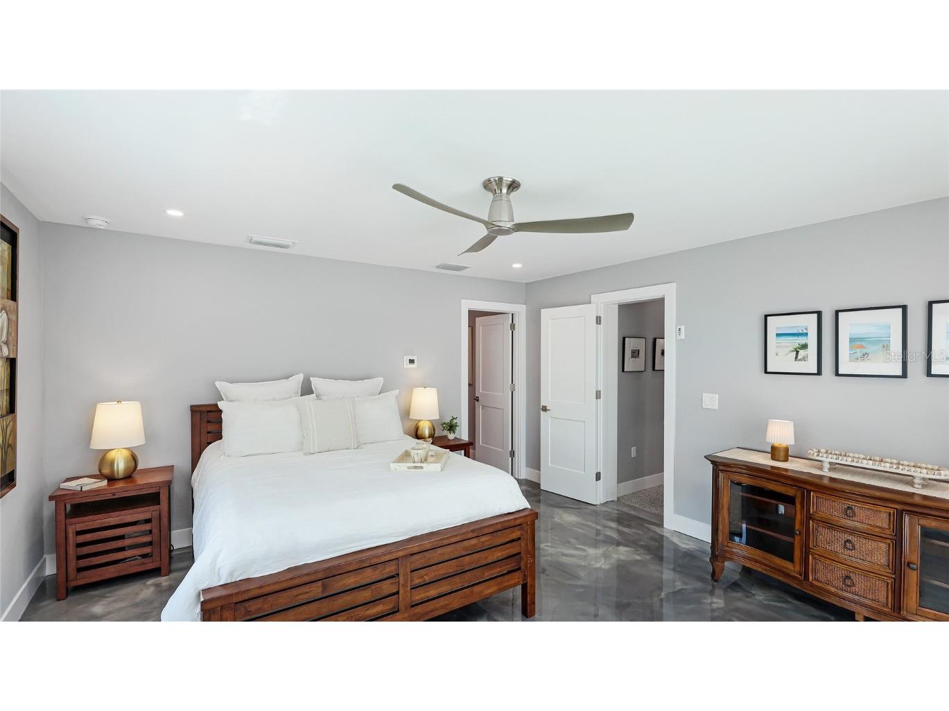 2713 Avenue C Holmes Beach FL 34217 A4669616 image8