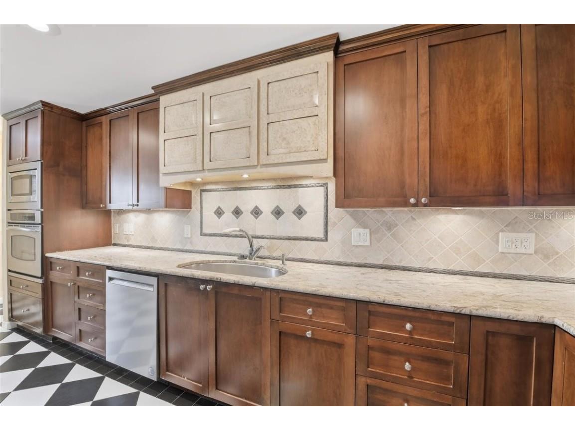 2713 Chambray Lane Tampa FL 33611 TB8437379 image18