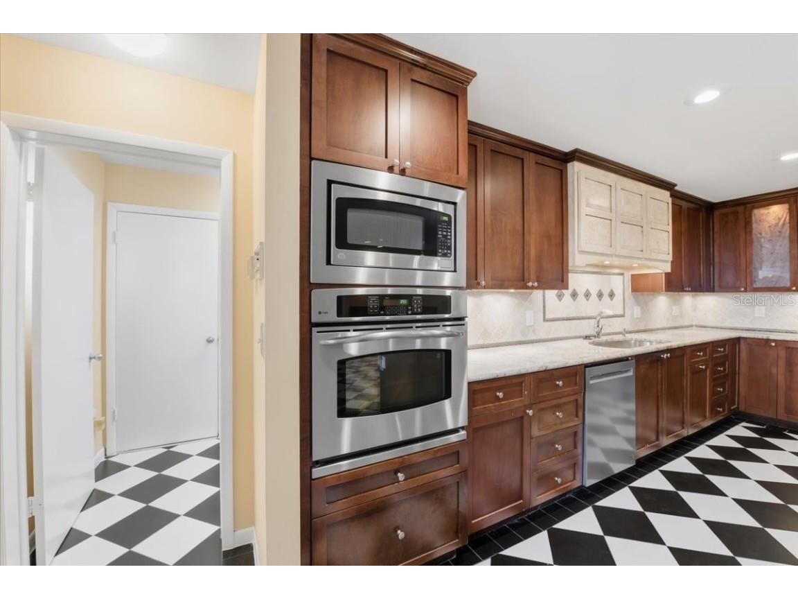 2713 Chambray Lane Tampa FL 33611 TB8437379 image22