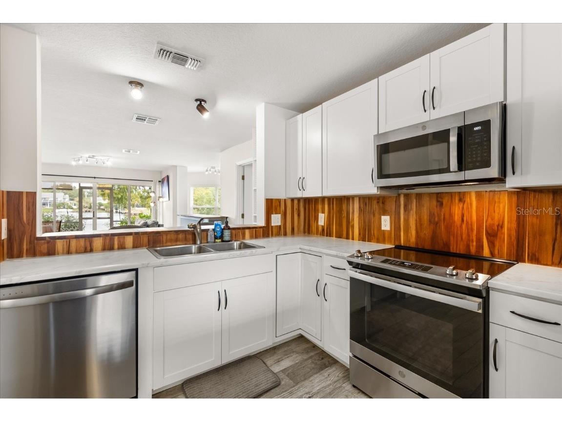 2713 Emerald Lake Court Kissimmee FL 34744 S5136847 image3