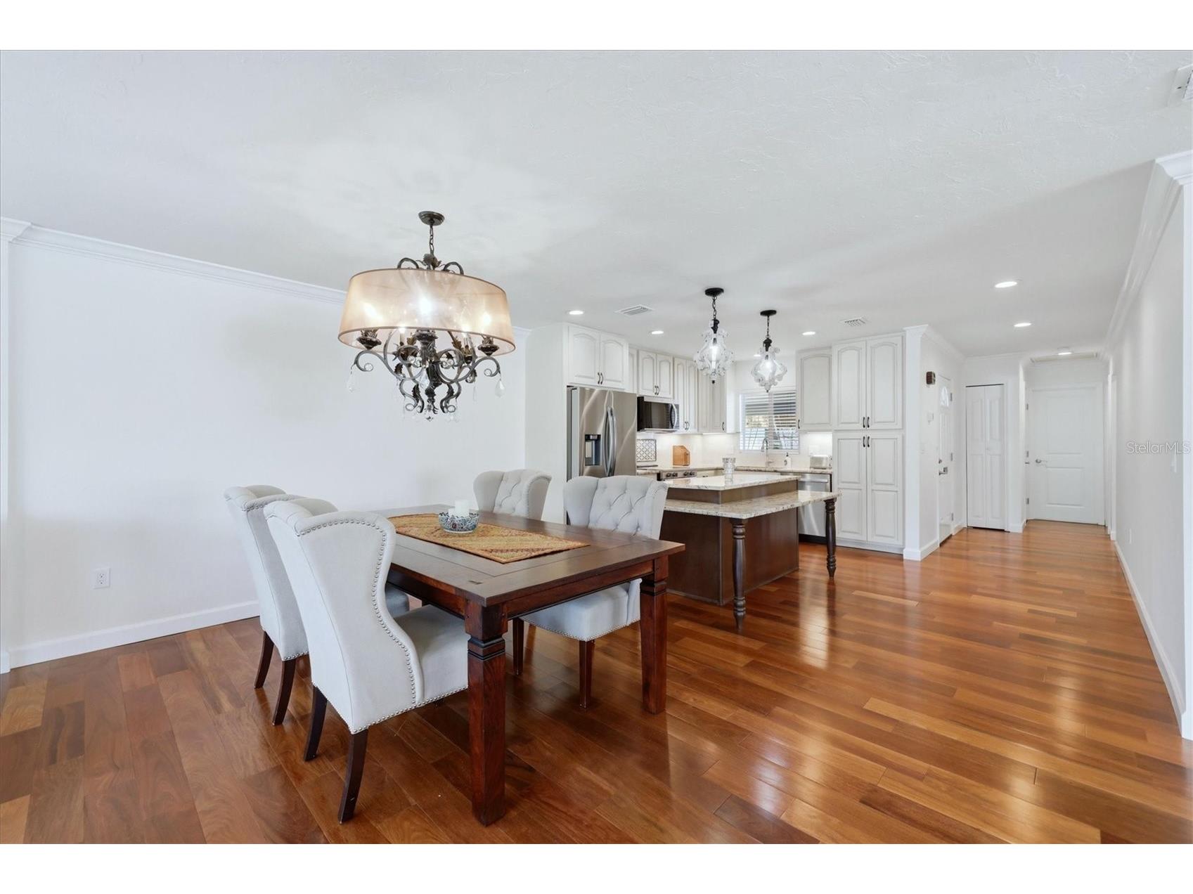 2713 Riverbluff Court #V101 Sarasota FL 34231 A4686360 image10