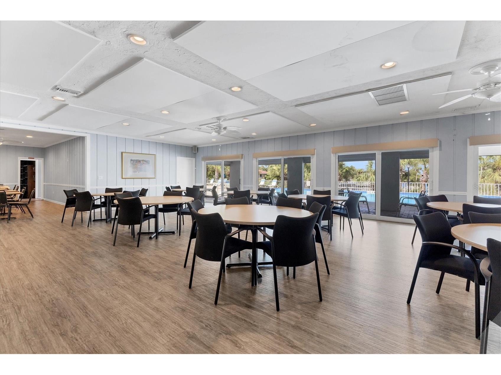 2713 Riverbluff Court #V101 Sarasota FL 34231 A4686360 image30
