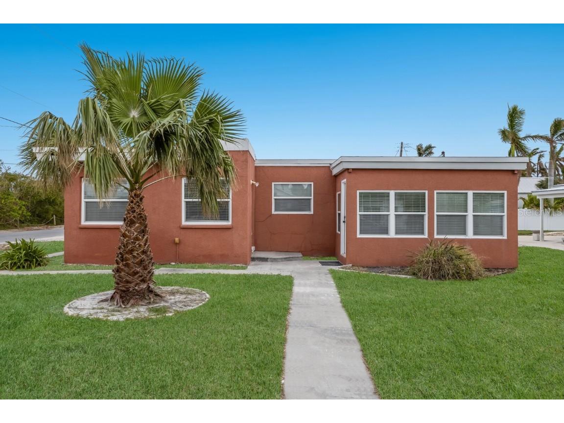 2715 Avenue C Holmes Beach FL 34217 A4628675 image1