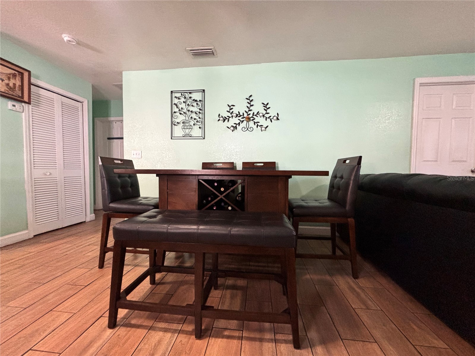 2715 Bel Aire Circle Tampa FL 33614 TB8486951 image6