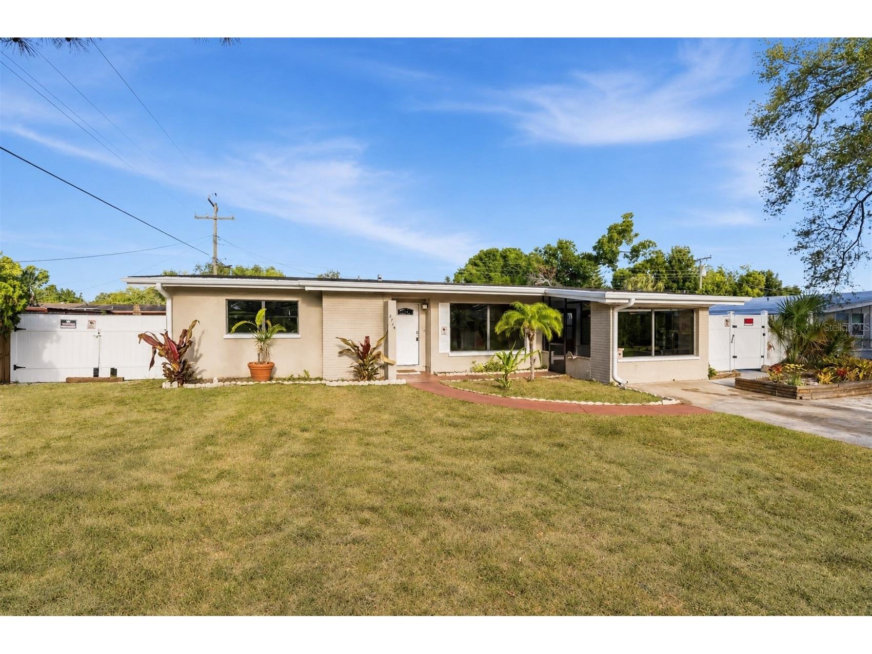 2715 Ingot Place Sarasota FL 34235 A4694449 image1