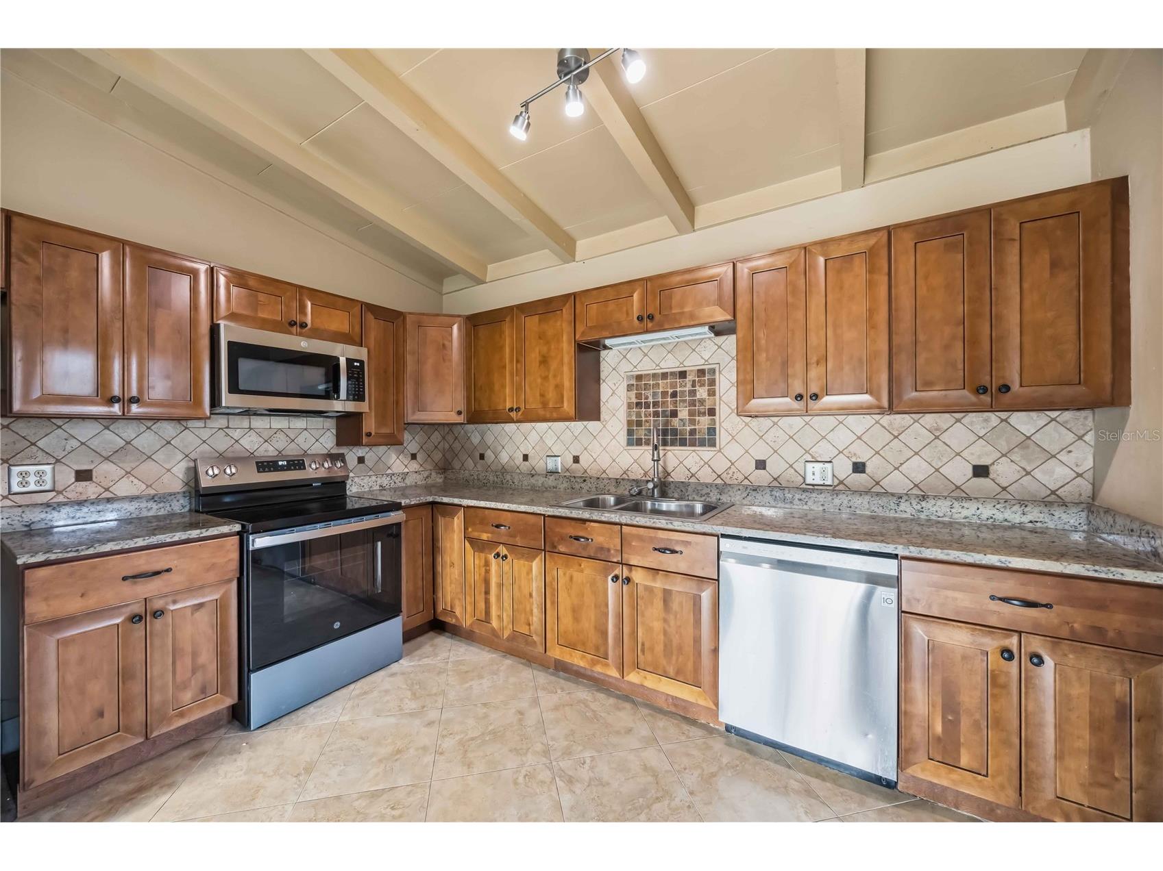 2715 Ingot Place Sarasota FL 34235 A4694449 image8