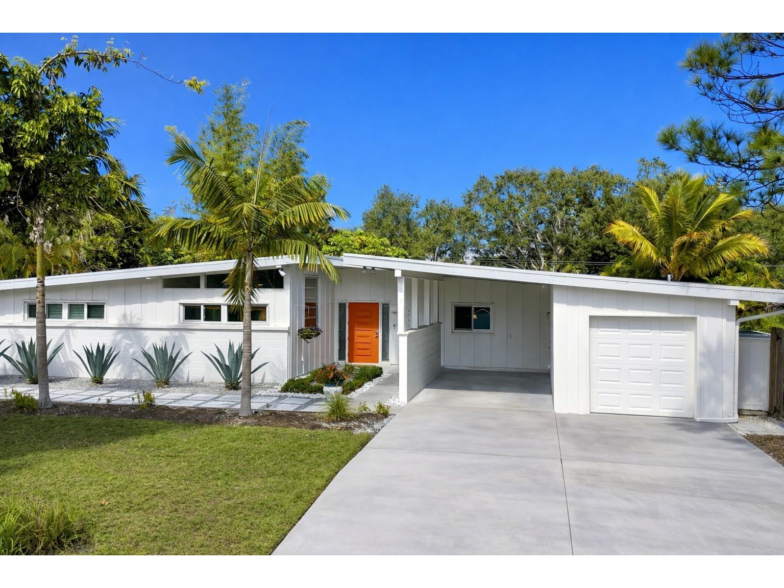 2715 Valencia Drive Sarasota FL 34239 A4681941 image1