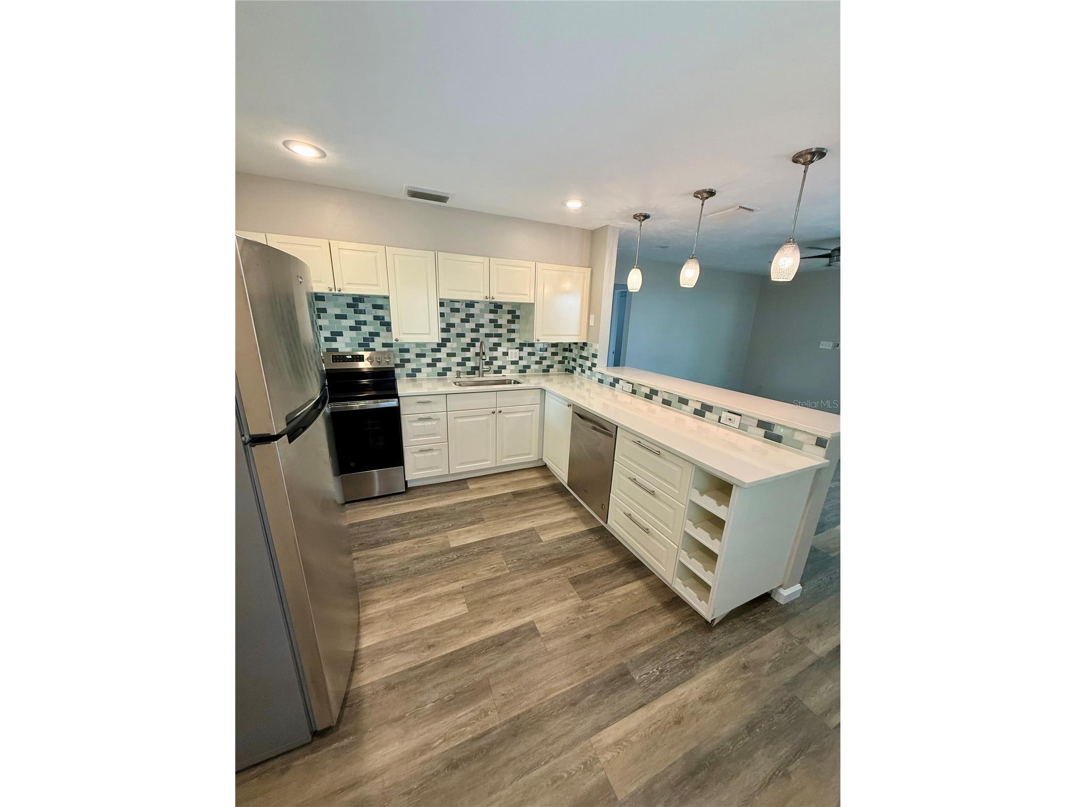 2716 Blossom Drive Sarasota FL 34239 A4699265 image3