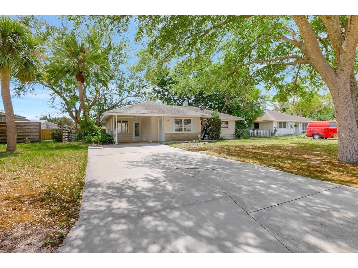 2716 Cheryle Lane Sarasota FL 34237 A4603899 image1
