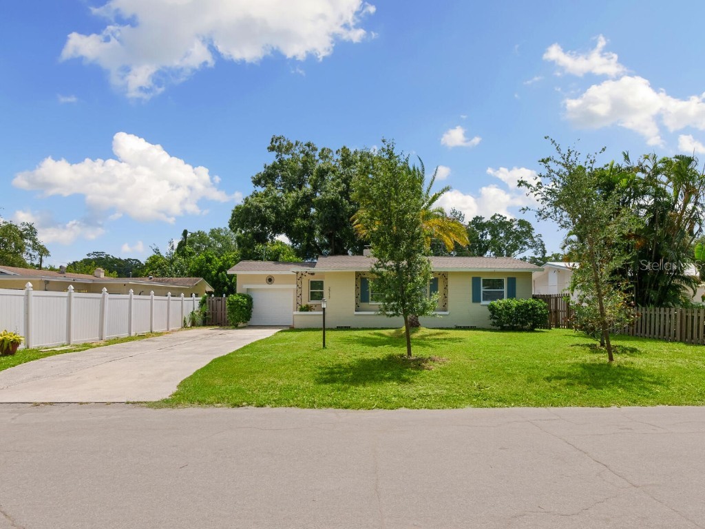 2717 Grove Place Sarasota FL 34239 A4619345 image1